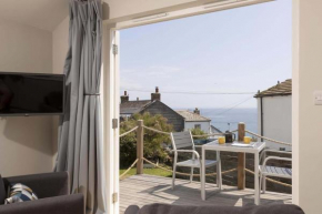 Stylish Boatshed with Sea Views Private Parking